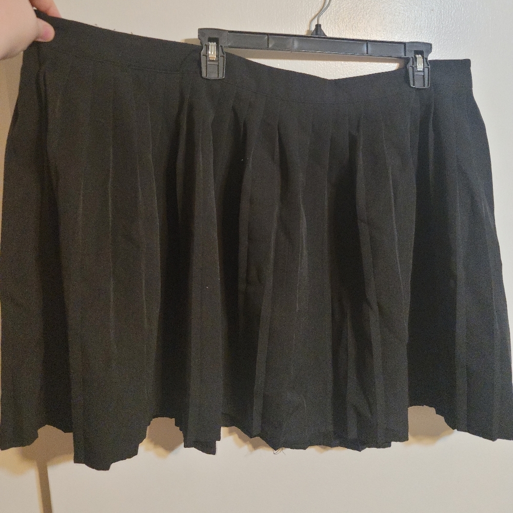 Black pleated skirt